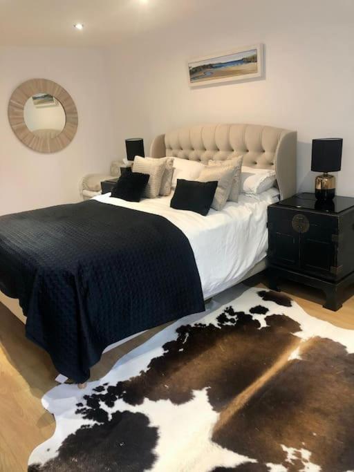 2 Double Bedroom Large Modern Self Contained Apartment Free Parking كامبرلي المظهر الخارجي الصورة